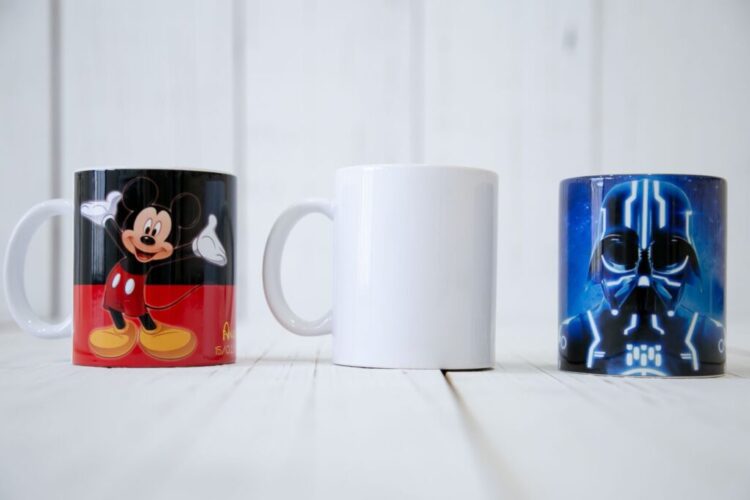 Canecas lisas e estampadas